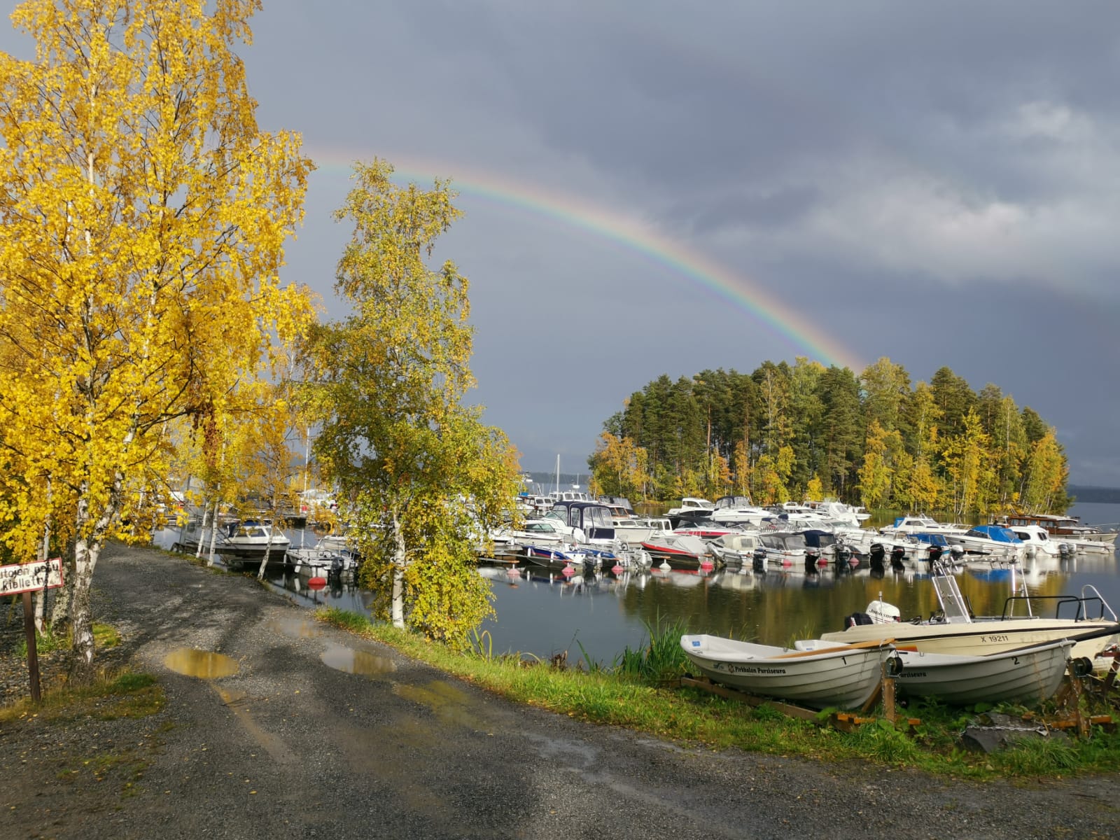 Veneitä laiturissa Turrin satamassa